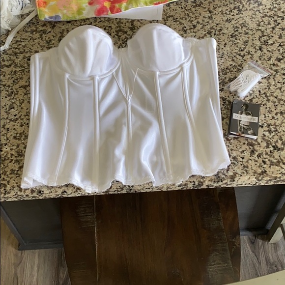 Dominique low back bridal corset - Picture 1 of 3